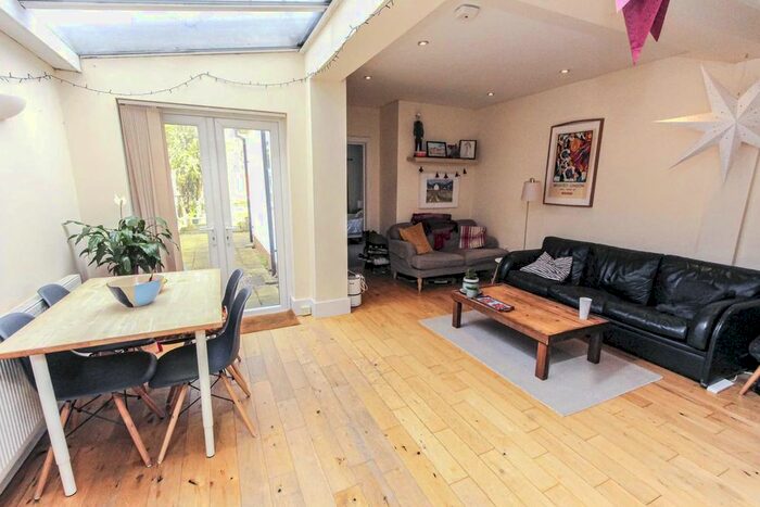 2 Bedroom Flat To Rent In Regina Road, London, N4