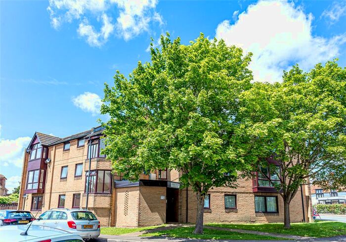 2 Bedroom Flat To Rent In Jarratt House, St Leonards Road, Windsor, SL4