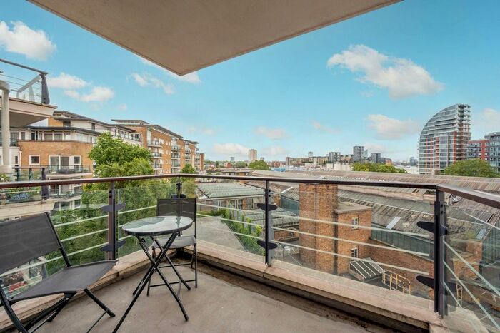 2 Bedroom Flat To Rent In Smugglers Way, Wandsworth Town, London, SW18