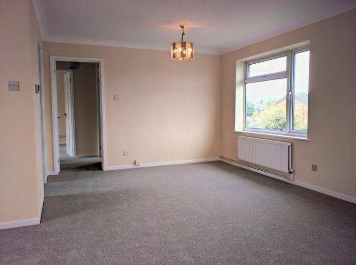 2 Bedroom Flat To Rent In Ashtree Walk, High Wycombe, Buckinghamshire, HP15