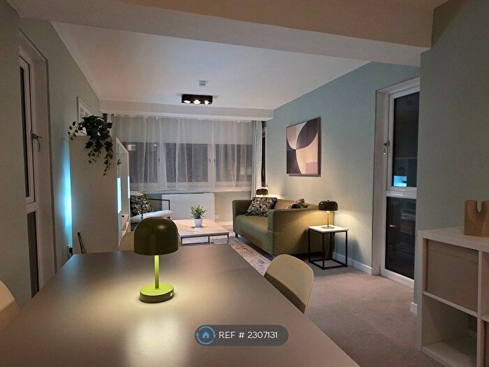 1 Bedroom Flat To Rent In Dudley Court, Glasgow, G41