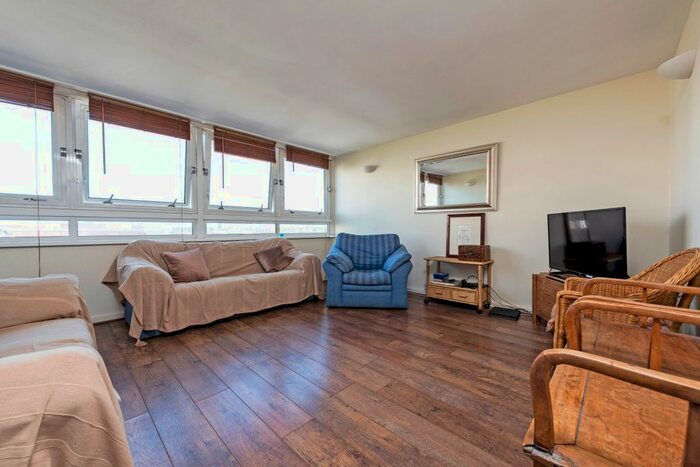 3 Bedroom Maisonette To Rent In Barandon Walk, London, W11