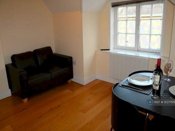 1 Bedroom Flat To Rent In Northwood, Northwood, HA6