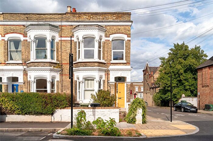 2 Bedroom Flat For Sale In Elm Park, London, SW2