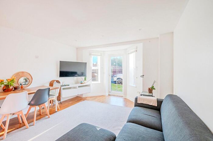 2 Bedroom Apartment To Rent In Grantley Road, Bournemouth, BH5