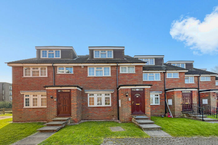 2 Bedroom Maisonette To Rent In Bramble Close, Greater London, HA7