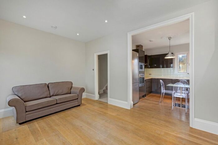 3 Bedroom Flat To Rent In Wandsworth Bridge Road, London SW6