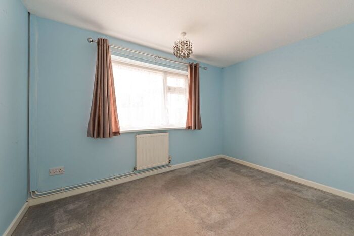 2 Bedroom Semi-Detached House For Sale In Derwent Avenue, Ramsgate, CT11