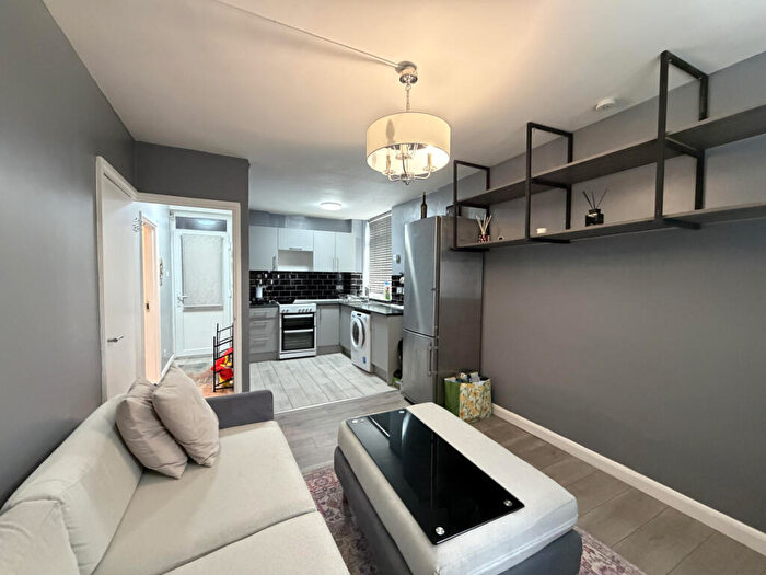 1 Bedroom Flat To Rent In Prince Avenue, Southend-on-sea, SS2