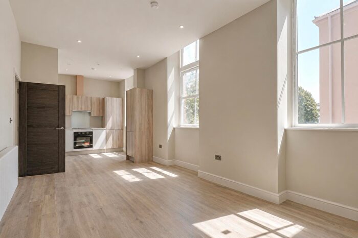 2 Bedroom Flat For Sale In Elm Gardens, Southsea, PO5