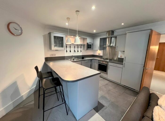 2 Bedroom Flat To Rent In Adams Quarter, Tallow Road, Brentford, TW8