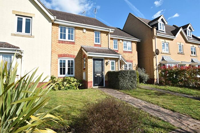 3 Bedroom Terraced House For Sale In Claridge Close, Leighton Buzzard, LU7