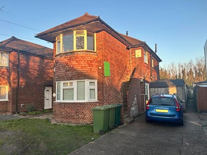 3 Bedroom Flat To Rent In Clare Road, Staines-Upon-Thames, TW19
