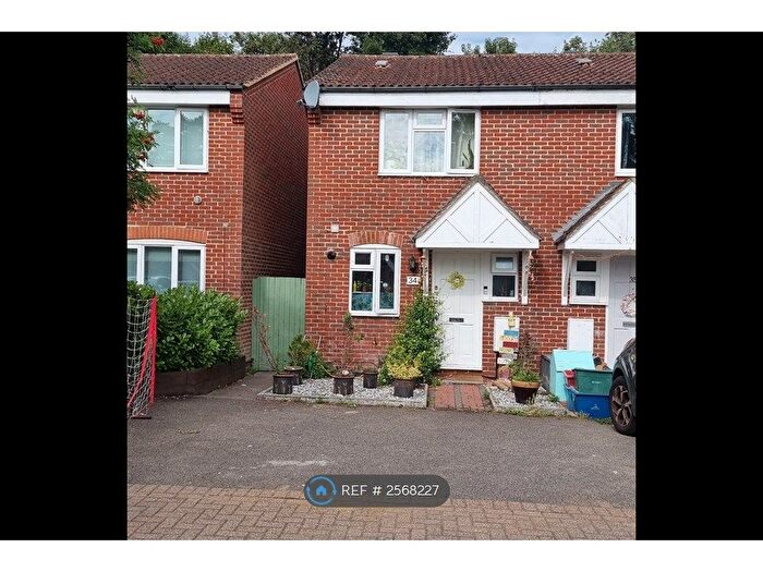 3 Bedroom End Of Terrace House To Rent In Bankside Close, Isleworth, TW7