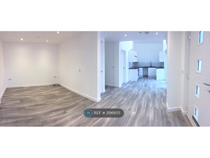 2 Bedroom End Of Terrace House To Rent In Manifold Road, Eastbourne, BN22