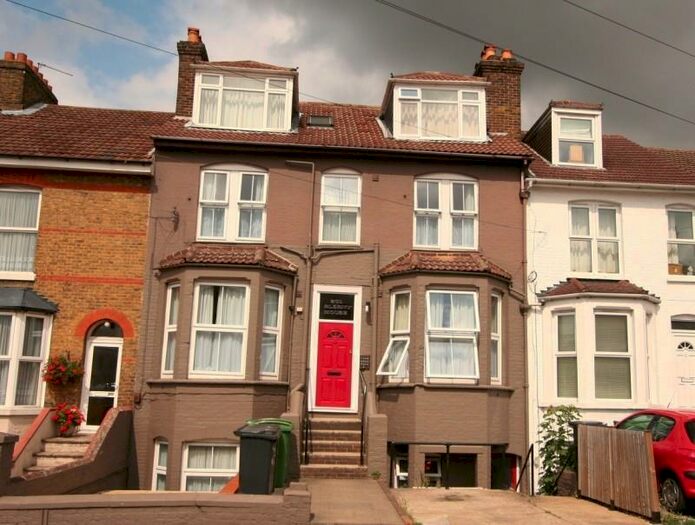 1 Bedroom Flat To Rent In Boxley Road, ME14