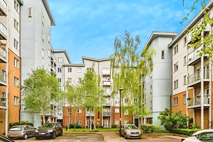 1 Bedroom Flat To Rent In Slough Station-+ Parking Foundry Court, SL2