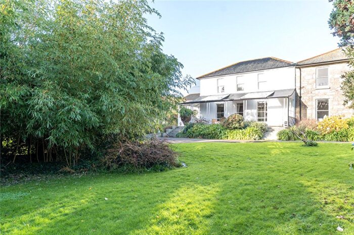 2 Bedroom Flat For Sale In Chycelin, Penzance, TR18