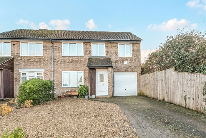 3 Bedroom Semi-Detached House For Sale In Sevenfields, Highworth, Swindon, SN6