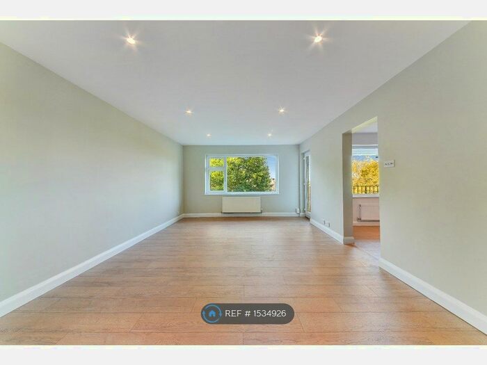 2 Bedroom Flat To Rent In Stevens Court, Beckenham, BR3