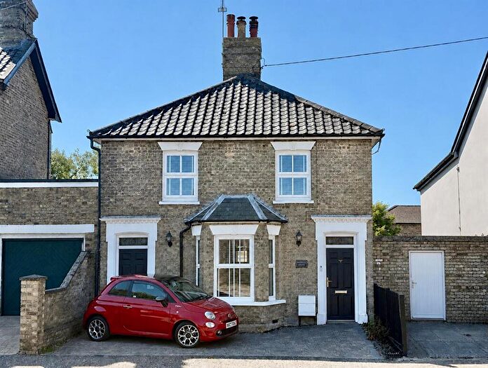 3 Bedroom Detached House For Sale In Roydon Road, Diss, IP22