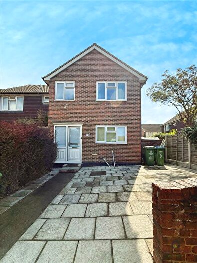 4 Bedroom End Of Terrace House To Rent In Barnett Close, Erith, DA8