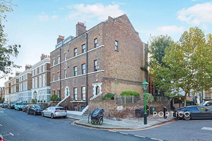 2 Bedroom Flat To Rent In St. James's Gardens, London, W11