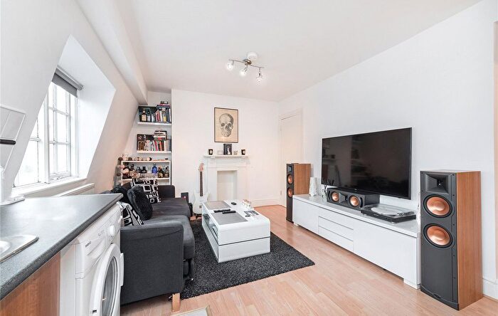 1 Bedroom Flat To Rent In Greek Street, Soho, London, W1D