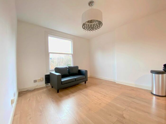 2 Bedroom Flat To Rent In Fordwych Road, London, NW2