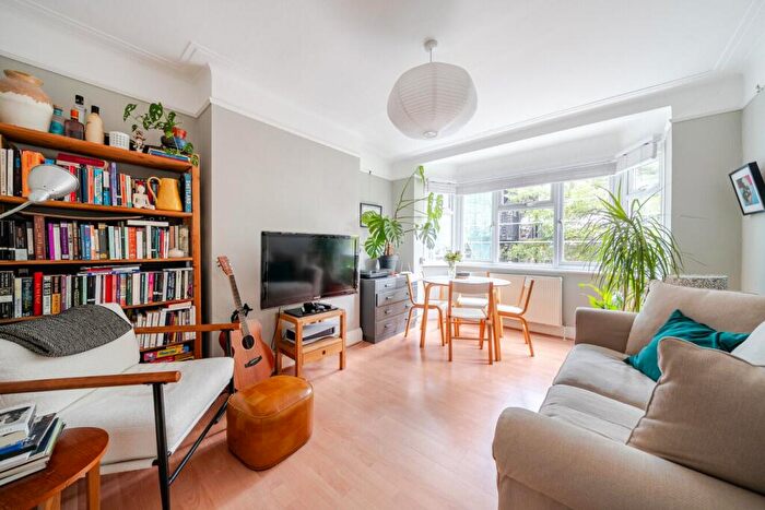 2 Bedroom Flat For Sale In Peckham Rye, London, SE15