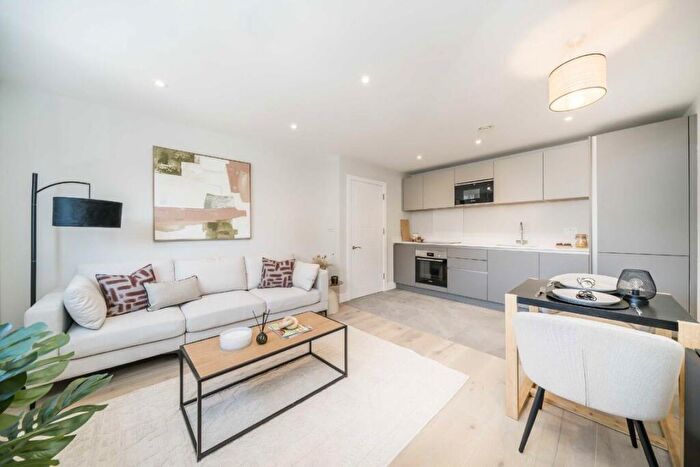 1 Bedroom Flat For Sale In Victoria Road, Surbiton, KT6