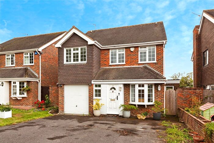 4 Bedroom Detached House For Sale In Hearne Drive, Holyport, Maidenhead, Berkshire, SL6