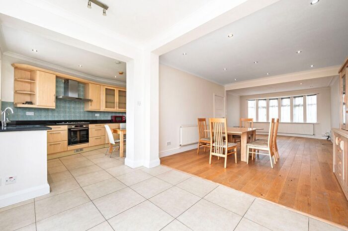 4 Bedroom Semi-Detached House To Rent In Cissbury Ring South, Woodside Park, London, N12