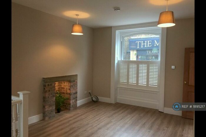 1 Bedroom Flat To Rent In Manor House Street, Pudsey, LS28