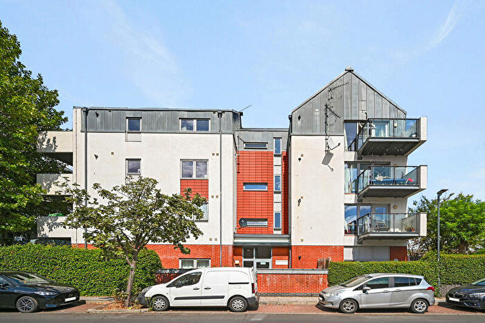 2 Bedroom Flat For Sale In Rayners Lane, Harrow, HA2