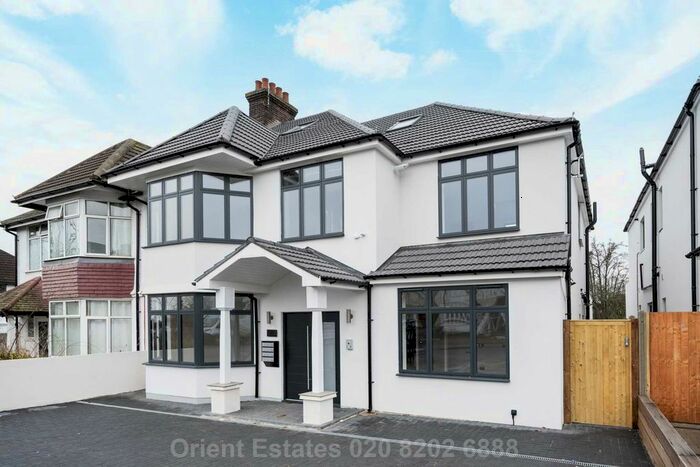 3 Bedroom Flat To Rent In Station Road, Hendon, NW4