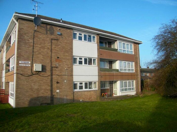 2 Bedroom Flat To Rent In Chetwode Road, Tadworth, KT20