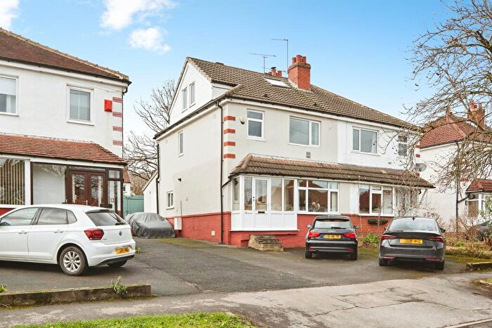 4 Bedroom Semi Detached House For Sale In Brownberrie Walk, Horsforth, Leeds, LS18