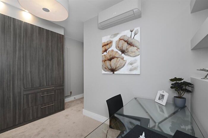 3 Bedroom Flat To Rent In St. Johns Wood Park, St. Johns Wood, NW8