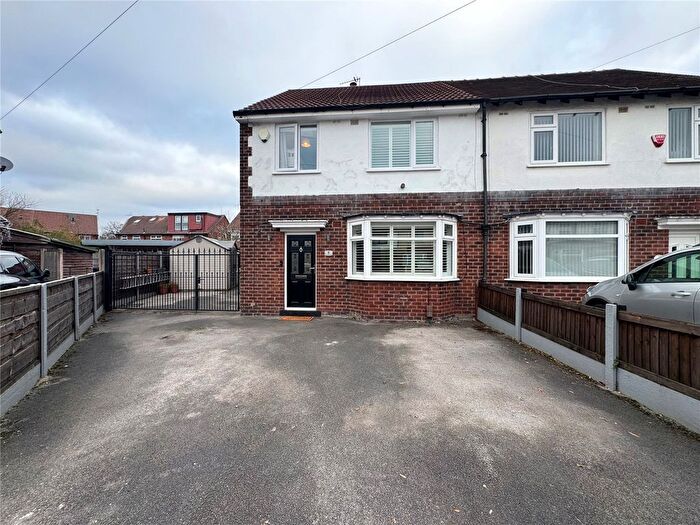 3 Bedroom Semi Detached House For Sale In Oaktree Close, Stockport, Greater Manchester, SK2