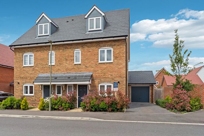 3 Bedroom Semi-Detached House For Sale In Dinmore Way, Didcot, OX11