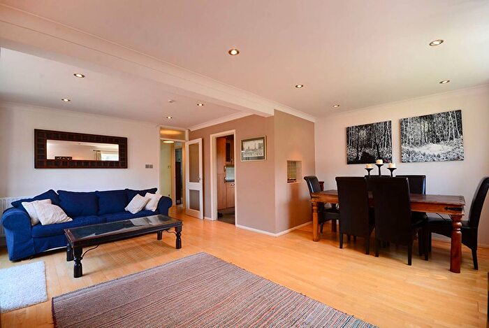 2 Bedroom Maisonette To Rent In Clarence Avenue, Clapham, London, SW4