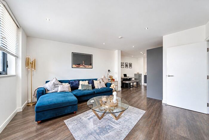 1 Bedroom Flat For Sale In Woolwich High Street, London, SE18