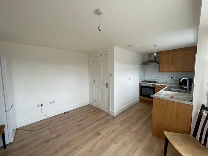 2 Bedroom Flat To Rent In Westbury Avenue, Southall, UB1