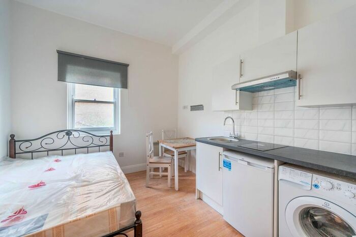 Studio To Rent In Ladbroke Grove, Ladbroke Grove, London W10