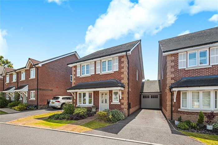 3 Bedroom Detached House For Sale In West End, Woking, Surrey, GU24