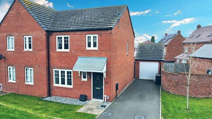 3 Bedroom Semi-Detached House For Sale In Farthington Drive, Nuneaton, CV11