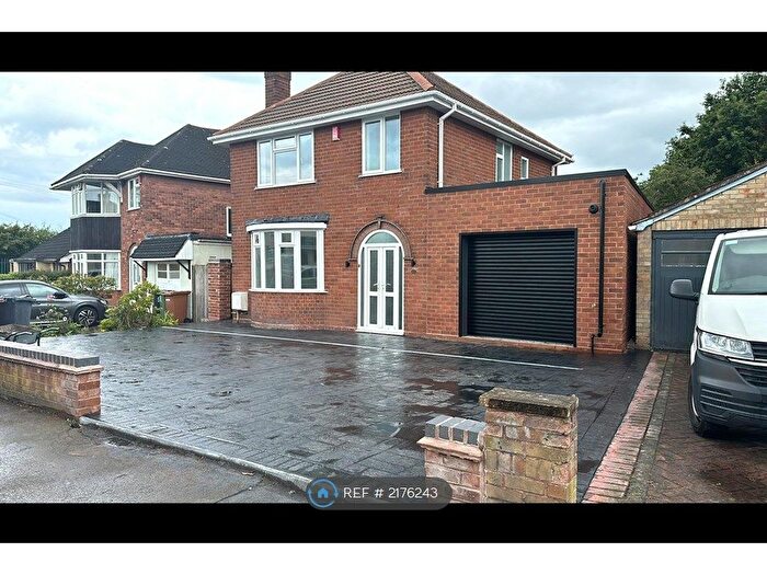 3 Bedroom Detached House To Rent In Monmouth Road, Walsall, WS2