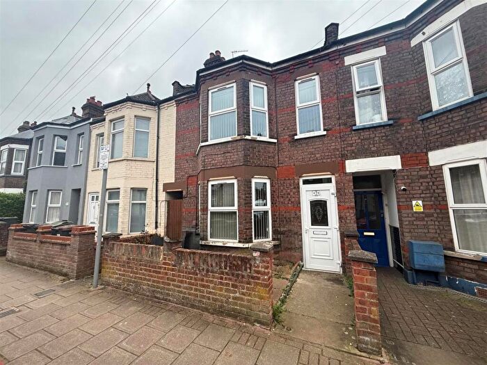 3 Bedroom Terraced House To Rent In Clarendon Road, Luton, LU2