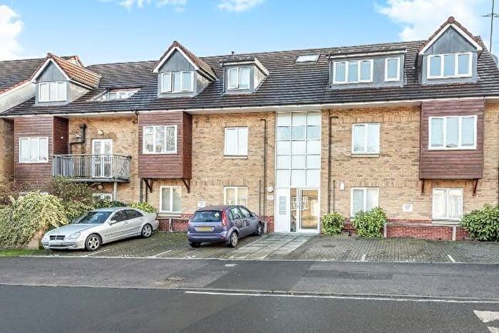 2 Bedroom Flat To Rent In Sandown Court Chairborough Road, High Wycombe, HP12